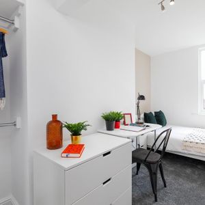 4 bedroom flat share to rent - Photo 2