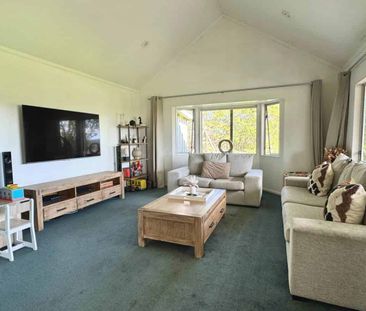 Charming country lifestyle living - Photo 3