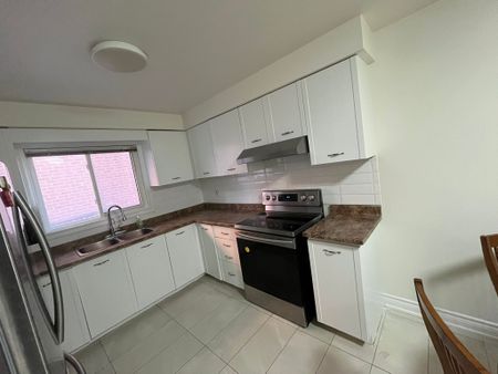 For Lease - 327 Evergreen Crescent Unit# Main, Oakville, Ontario - Photo 3