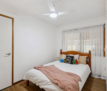 Spacious Burnside Family Home with Huge Shed - Walk to Schools! - Photo 5
