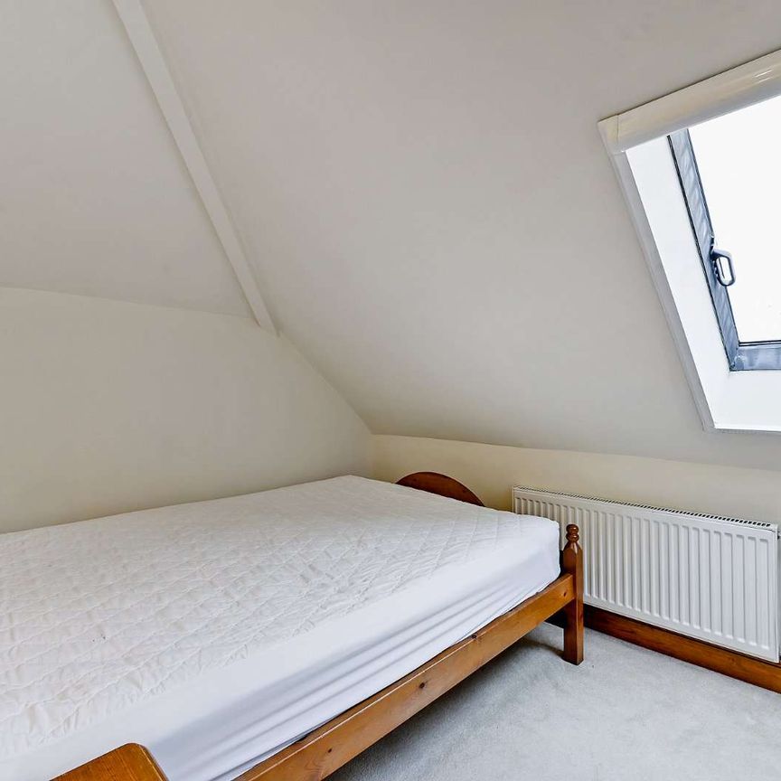 A beautiful one bedroom annex located in the picturesque village of Bolter End - Photo 1
