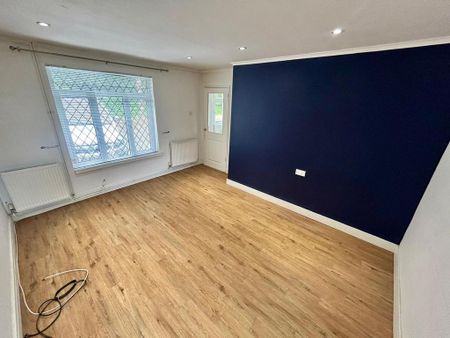 2 bedroom semi-detached house to rent - Photo 4