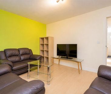 6 bedroom house to rent - Photo 2