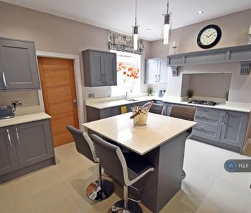 1 bedroom in a house share to rent - Photo 2