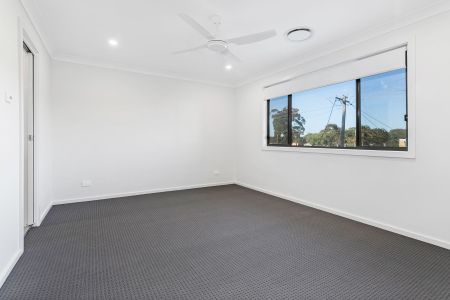 Stunning 5-Bedroom Family Home in a Prime Location - Photo 2