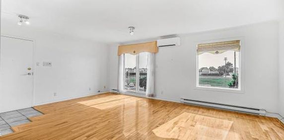 Spacieux condo 4 1/2 face au parc Schulz St-Jérôme Lafontaine - Photo 2