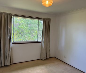 Comfortable 3 Bedroom Home in a Quiet Street - Photo 3