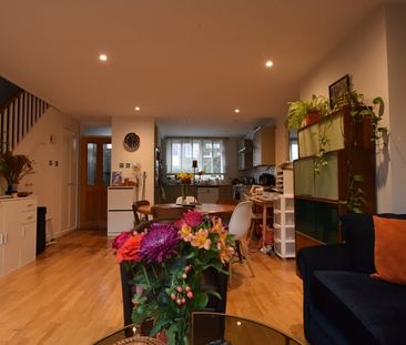 3 Bed Semi-Detached House, Searles Close, SW11 - Photo 4