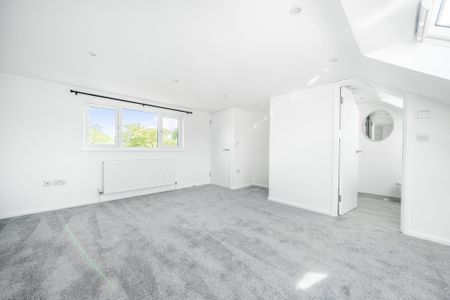 4 bedroom semi-detached house to rent - Photo 5