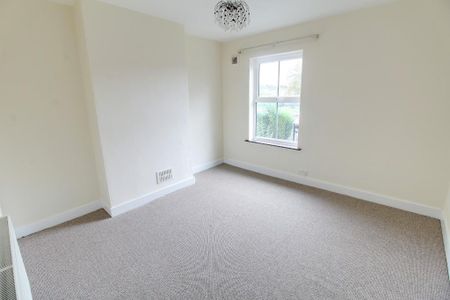 2 bedroom semi-detached house to rent - Photo 4