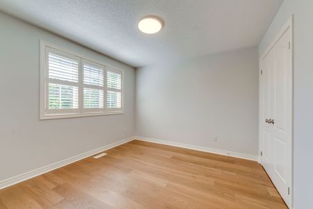 For Lease - 2491 Logan Avenue, Oakville, Ontario - Photo 3