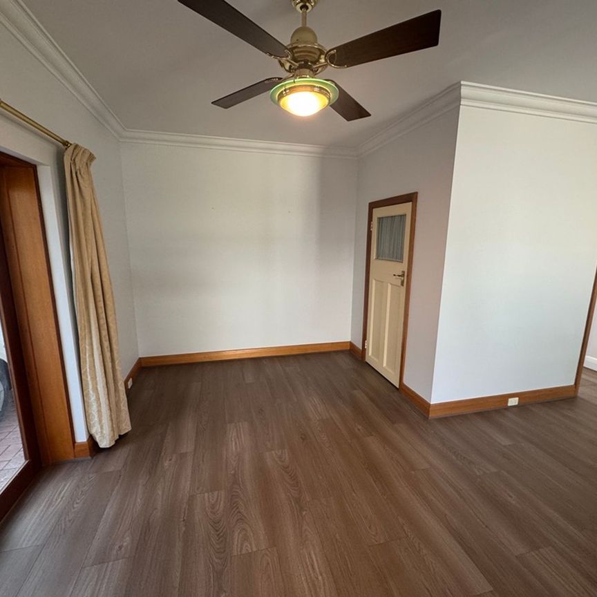 Spacious 4-Bedroom Character Bungalow in Prime Coastal Location - Photo 1