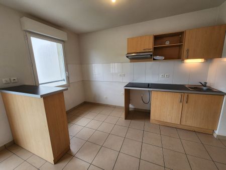 Location Appartement 3 pièces 66m² AMBARES ET LAGRAVE 33440 - Photo 3