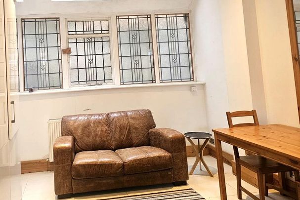 2 bedroom ground floor flat to rent - Photo 1