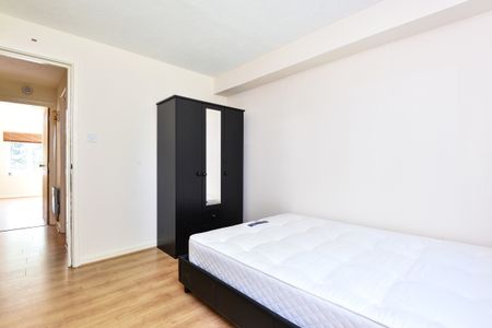 Limetree Walk, Tooting, London, SW17 - Photo 3