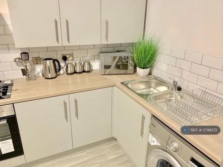 1 bedroom in a house share to rent - Photo 3