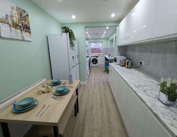 Sorrento Road Room 5 - Photo 1