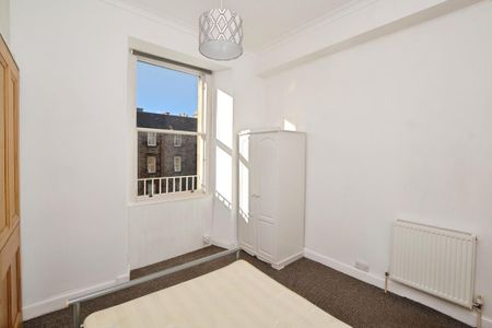 3 bedroom flat to rent - Photo 5