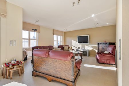 Ruim appartement van 208 m² met 3 slaapkamers en 2 staanplaatsen in centrum Oud-Turnhout - Photo 3