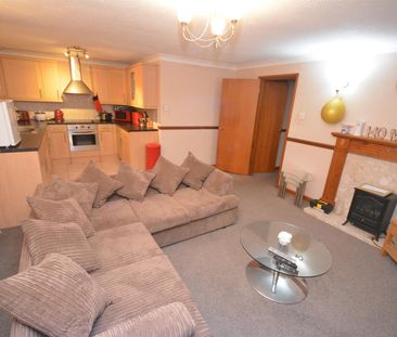 162 Carsington Crescent, Allestree, Derby, DE22 2QU - Photo 5