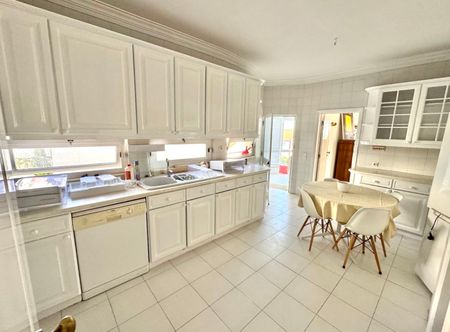 Excelente apartamento com vista de mar, inserido em edifício emblemático no Monte Estoril - Photo 2