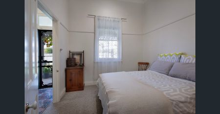 Eaglehawk Cottage filled with character - Photo 4