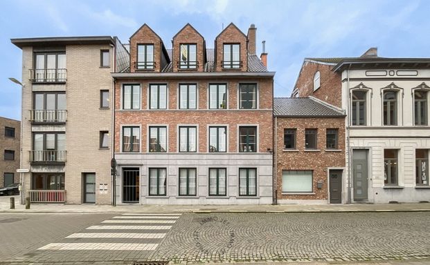 Ruim appartement met twee slaapkamers en hobbykamer nabij centrum Beveren - Photo 1