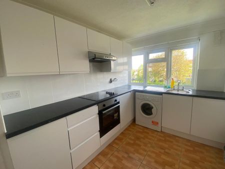 3 bedroom flat to rent - Photo 4