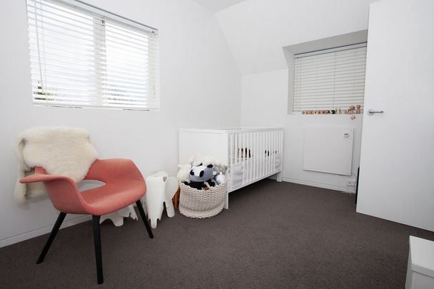 Charming 2BR Townhouse in Edgeware - Photo 1