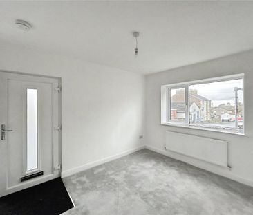 3 bedroom end of terrace house to rent - Photo 2