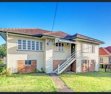 Spacious family living in an unbeatable location - Photo 5