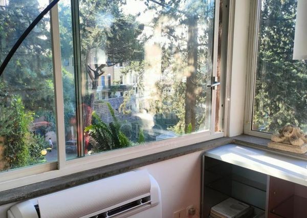 Piazza del Popolo: Lovely, modern 1 bedroom in private Villa. Entrance, spacious living-dining, fully equipped kitchen, bath and private terrace. Parquet floors Air conditioning, bright and silent. rif 364