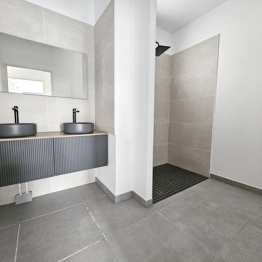 Location Appartement 3 pièces 62m² ST PIERRE 97410 - Photo 1