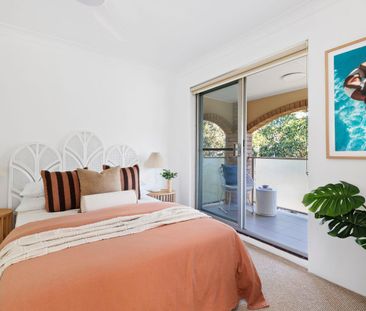 Stylish top-floor apartment with lock-up garage and two balconies - Photo 2