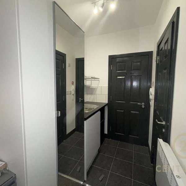 Heston Avenue, TW5 - Photo 1