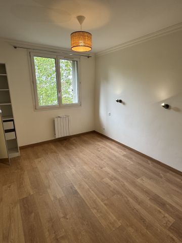 Location Appartement 2 pièces 41m² ST MAUR DES FOSSES 94100 - Photo 4