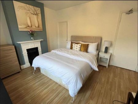 1 bedroom in a house share to rent - Photo 5