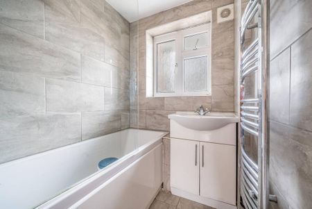 3 bedroom flat to rent - Photo 3