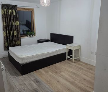 Room in a Shared Flat, Perry Hill, SE6 - Photo 1