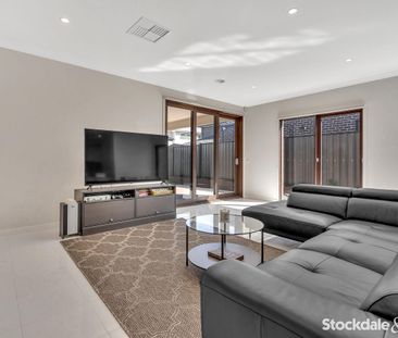 Luxury Henley Living in a Prime Craigieburn Location - Photo 1