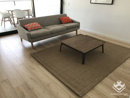 FURNISHED MORDERN SPACIOUS 1 BED APARTMENT - Photo 2