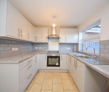 3 bedroom semi-detached house to rent - Photo 5