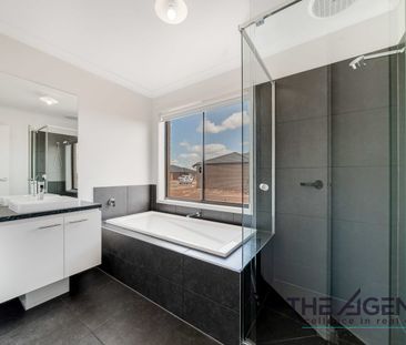 34 Linacre Crescent, Melton South, Vic 3338 - Photo 5