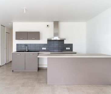 Location Appartement 3 pièces 69m² ANNECY LE VIEUX 74940 - Photo 2