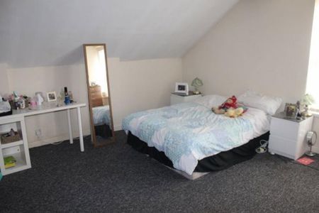 3 bedroom flat to rent - Photo 4