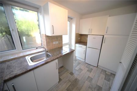2 bedroom end of terrace house to rent - Photo 2