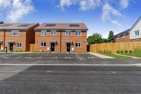 3 bedroom end of terrace house to rent - Photo 2