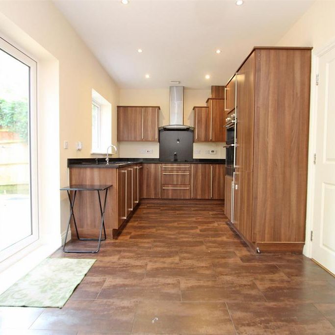5 bedroom house to rent - Photo 1