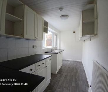 3 bedroom terraced house to rent - Photo 5