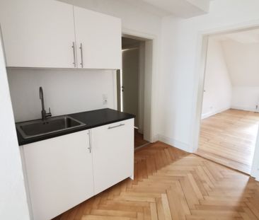 Schöne 2,5-Zimmer-Wohnung in saniertem Altbau in Bregenz mit Seesicht - Foto 2